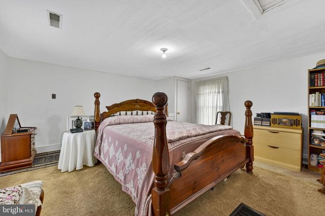 57 SCHOOL HOUSE RD, Washington, VA 22747