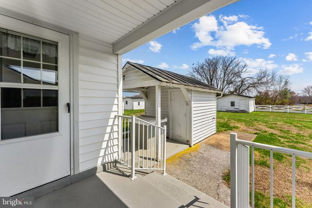 57 SCHOOL HOUSE RD, Washington, VA 22747