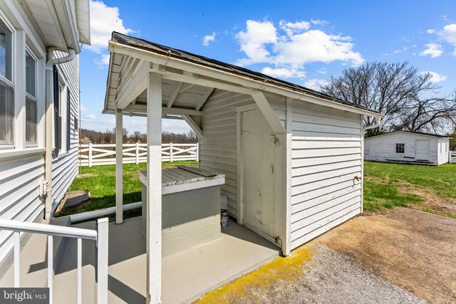 57 SCHOOL HOUSE RD, Washington, VA 22747