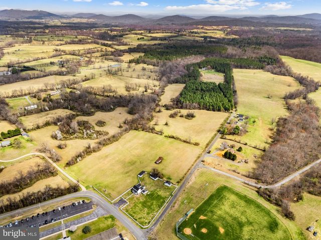 57 SCHOOL HOUSE RD, Washington, VA 22747