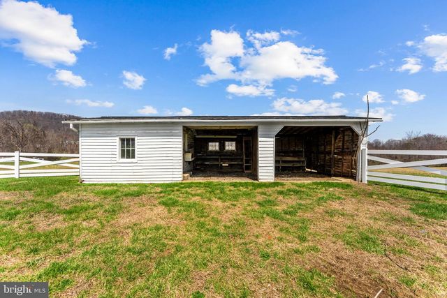 57 SCHOOL HOUSE RD, Washington, VA 22747