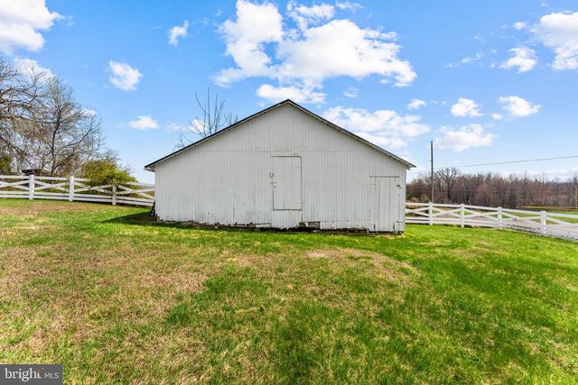 57 SCHOOL HOUSE RD, Washington, VA 22747