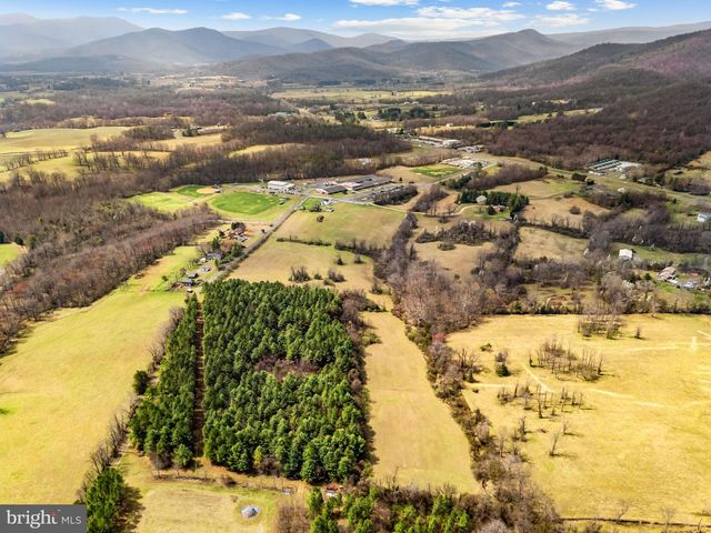 57 SCHOOL HOUSE RD, Washington, VA 22747