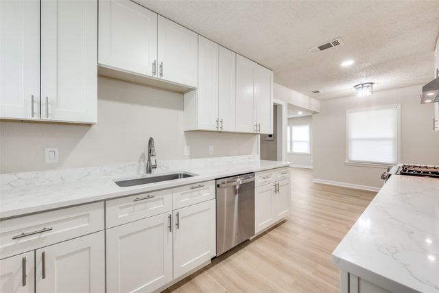 420 Arthur Drive, Hurst, TX 76053