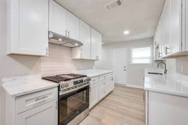 420 Arthur Drive, Hurst, TX 76053