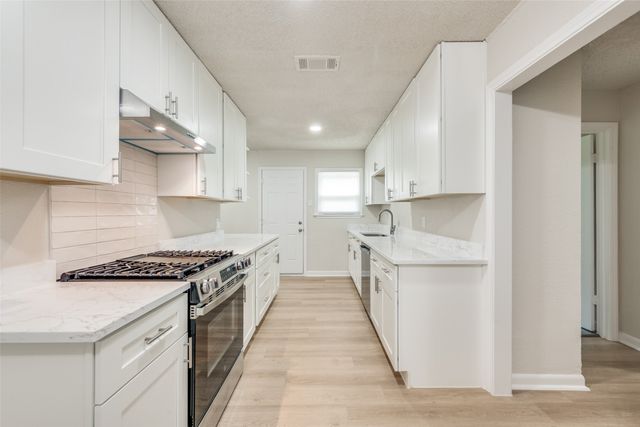 420 Arthur Drive, Hurst, TX 76053