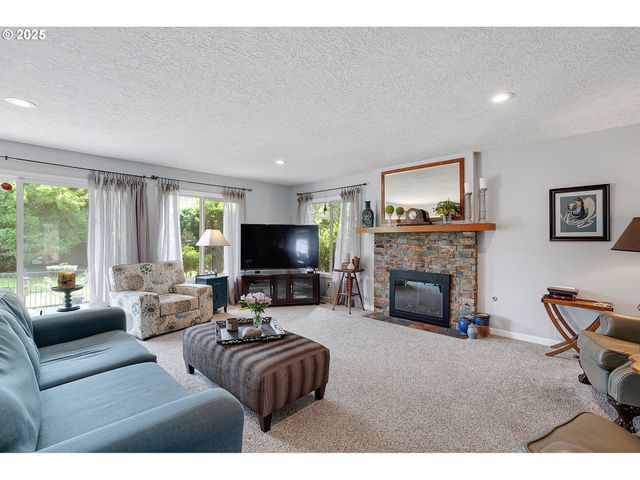 7995 Sw SACAJAWEA Way, Wilsonville, OR 97070
