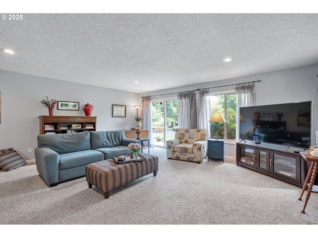 7995 Sw SACAJAWEA Way, Wilsonville, OR 97070