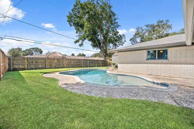 902 E X Street, Deer Park, TX 77536