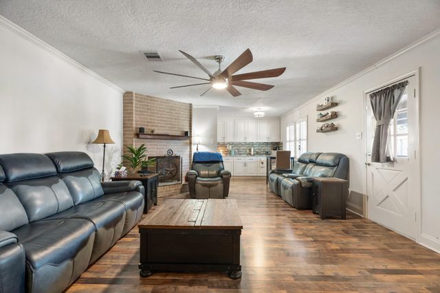 902 E X Street, Deer Park, TX 77536