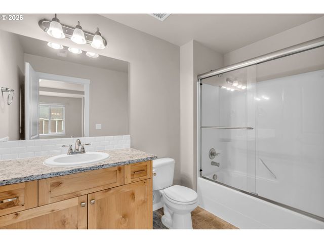 1322 Ne 82ND Dr, Vancouver, WA 98665