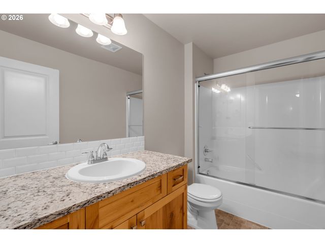 1322 Ne 82ND Dr, Vancouver, WA 98665