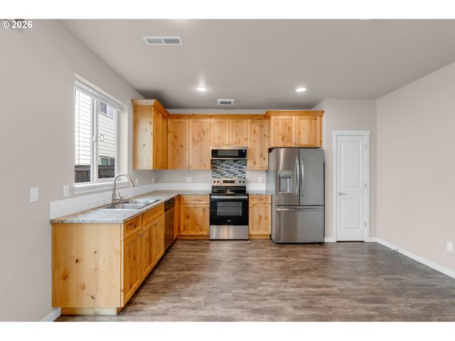 1322 Ne 82ND Dr, Vancouver, WA 98665