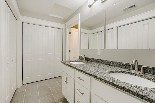 15600 26th Avenue N D, Plymouth, MN 55447