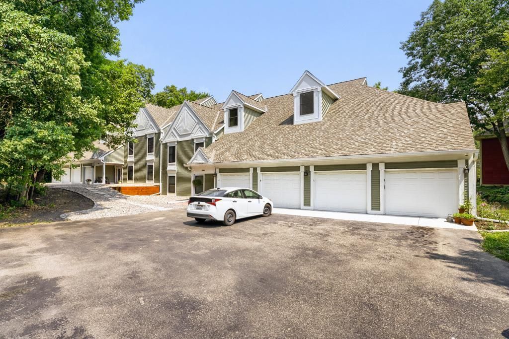 15600 26th Avenue N D, Plymouth, MN 55447