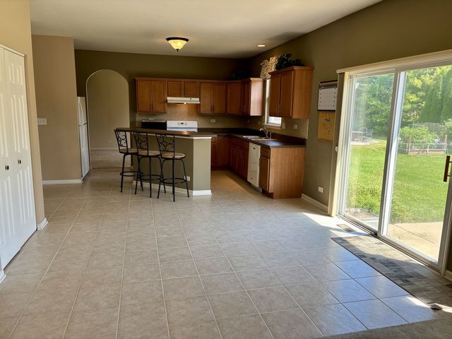 624 Vista Drive, Oswego, IL 60543