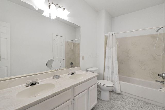 2500 Swan Drive, Grove City, OH 43123