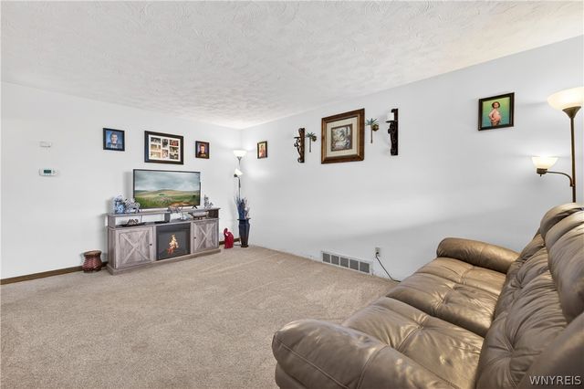 6151 North Whitham Drive, Niagara, NY 14304