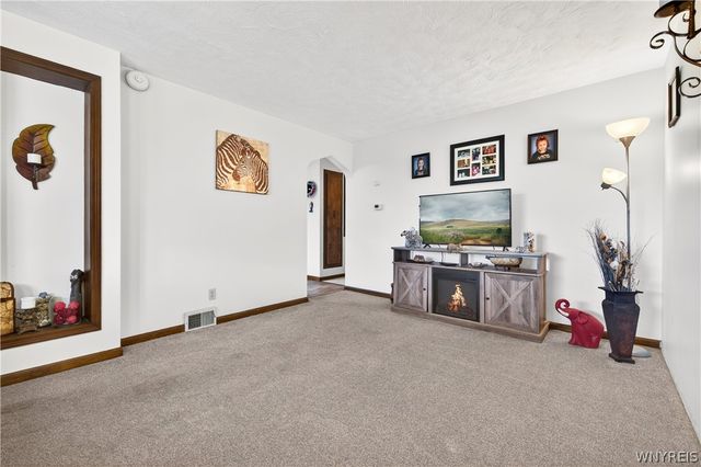6151 North Whitham Drive, Niagara, NY 14304