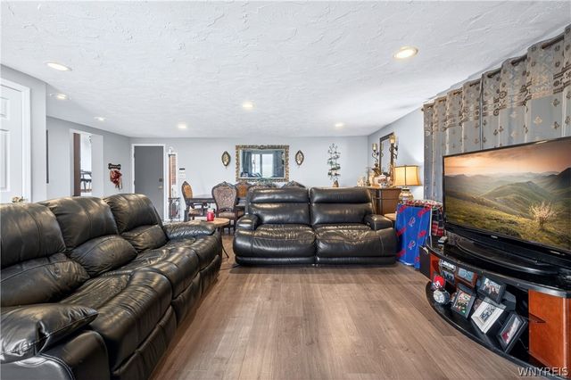 6151 North Whitham Drive, Niagara, NY 14304