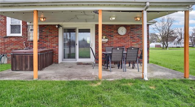 6151 North Whitham Drive, Niagara, NY 14304