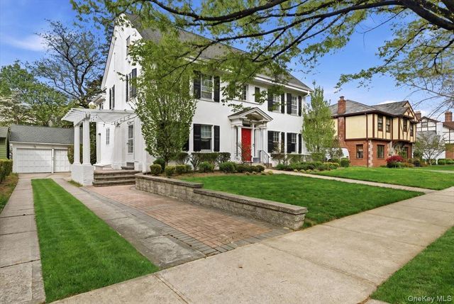 10 Massachusetts Boulevard, Bellerose Village, NY 11001