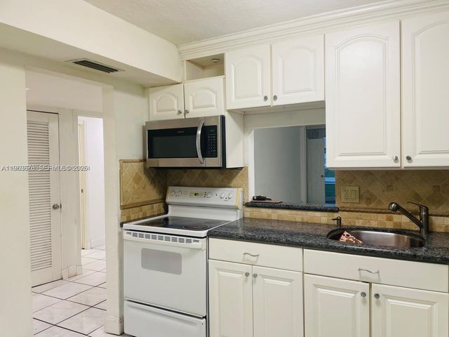 1401 NE 191st St D111, Miami, FL 33179