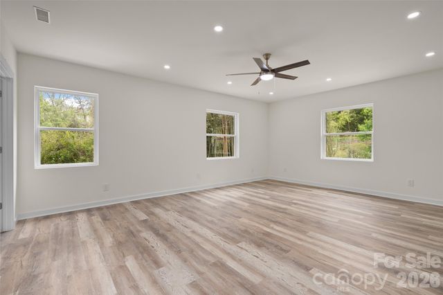 22 Ilyas Way, Waynesville, NC 28786