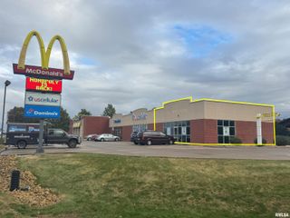 615 E LECLAIRE Road, Eldridge, IA 52748