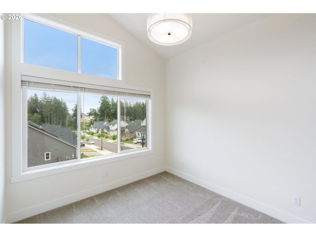 10025 Se NICHOLAS Dr, Happy Valley, OR 97086