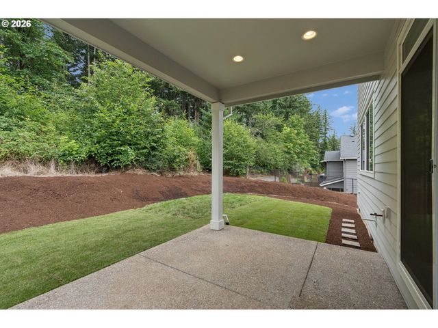 10025 Se NICHOLAS Dr, Happy Valley, OR 97086