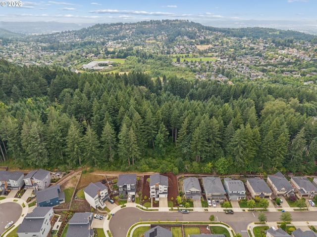 10025 Se NICHOLAS Dr, Happy Valley, OR 97086