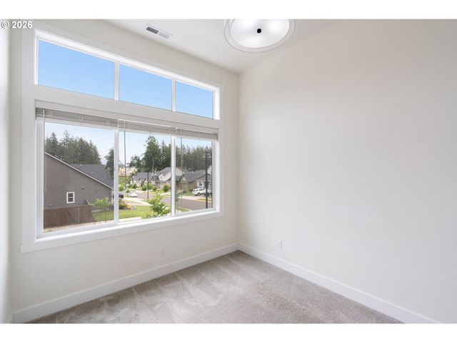 10025 Se NICHOLAS Dr, Happy Valley, OR 97086