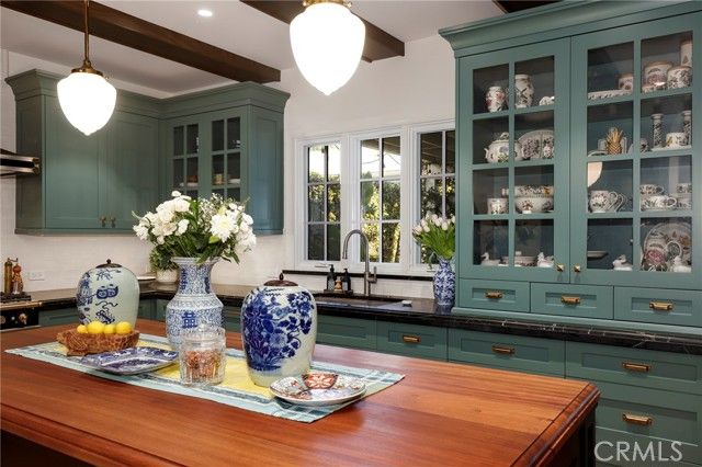 898 S Victoria, Los Angeles, CA 90005