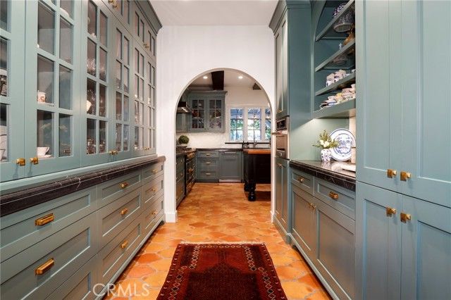 898 S Victoria, Los Angeles, CA 90005