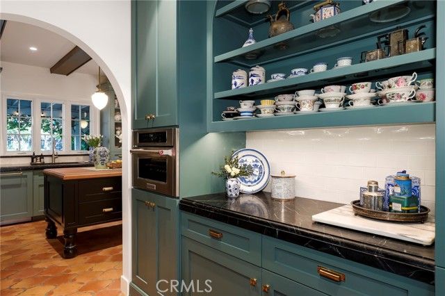 898 S Victoria, Los Angeles, CA 90005