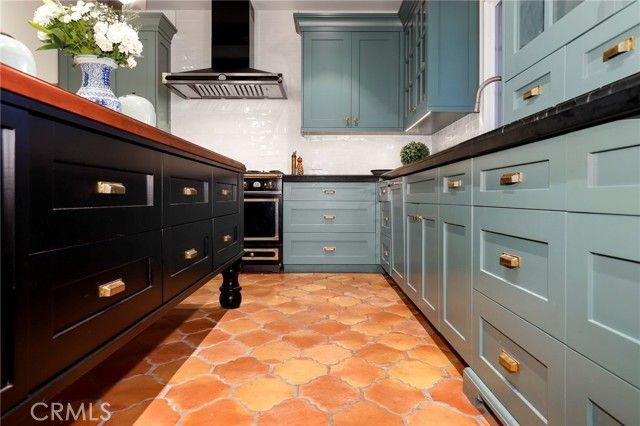 898 S Victoria, Los Angeles, CA 90005