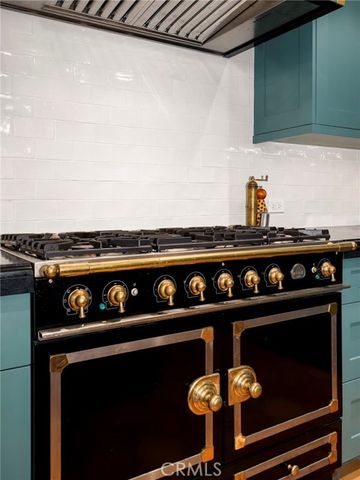 898 S Victoria, Los Angeles, CA 90005