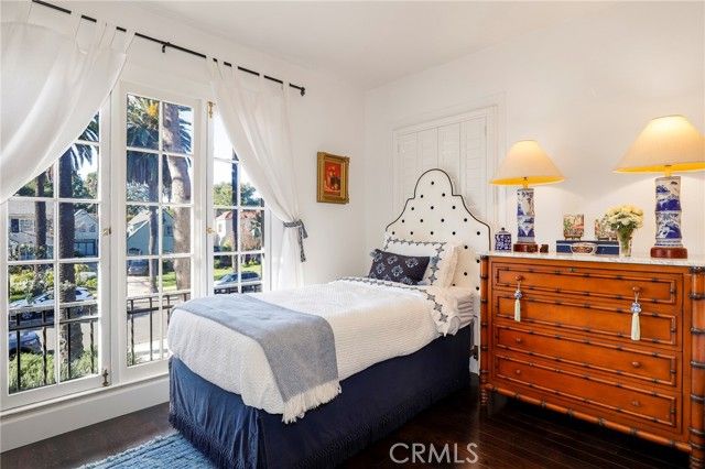 898 S Victoria, Los Angeles, CA 90005