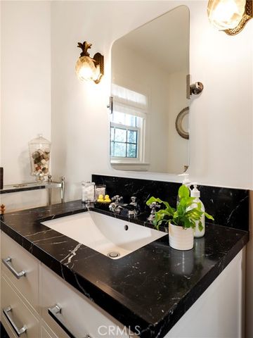 898 S Victoria, Los Angeles, CA 90005