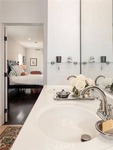 898 S Victoria, Los Angeles, CA 90005