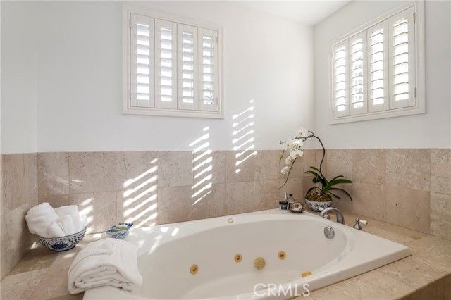 898 S Victoria, Los Angeles, CA 90005