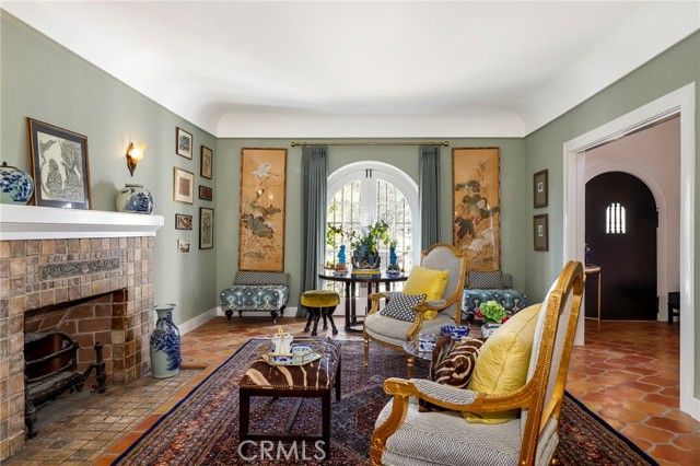 898 S Victoria, Los Angeles, CA 90005