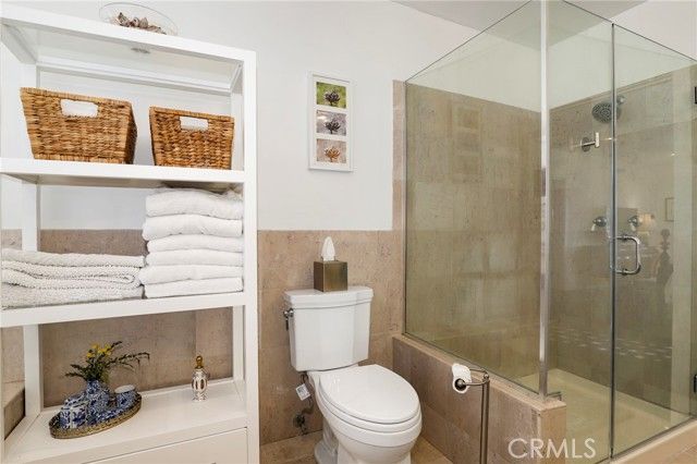 898 S Victoria, Los Angeles, CA 90005