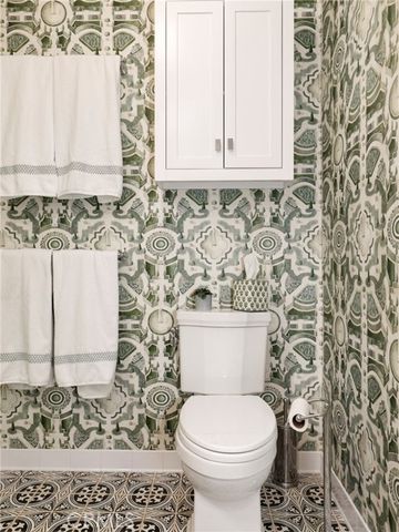 898 S Victoria, Los Angeles, CA 90005