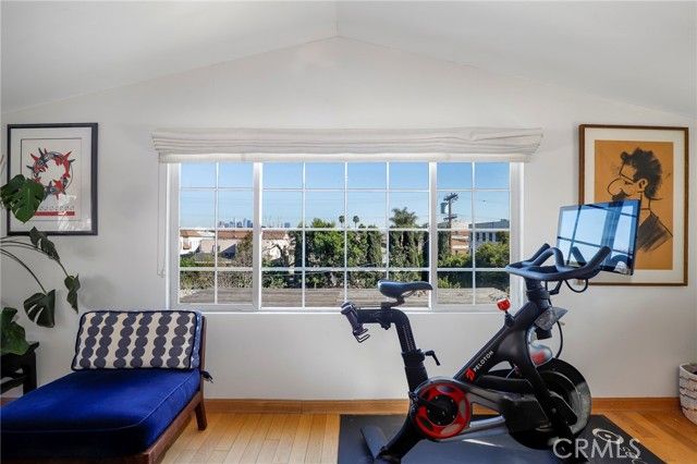 898 S Victoria, Los Angeles, CA 90005