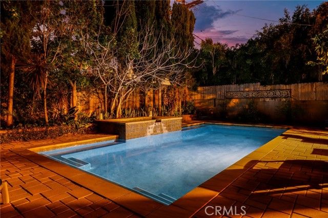 898 S Victoria, Los Angeles, CA 90005