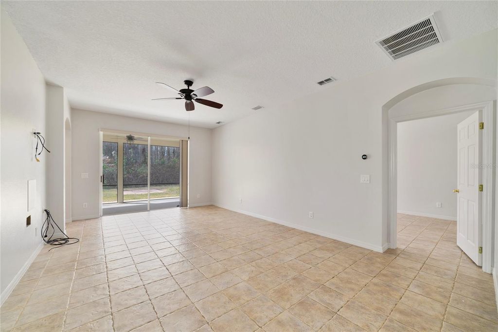 Image 11 of property listing at 1156 ROYAL SAINT GEORGE DRIVE, Orlando, FL 32828