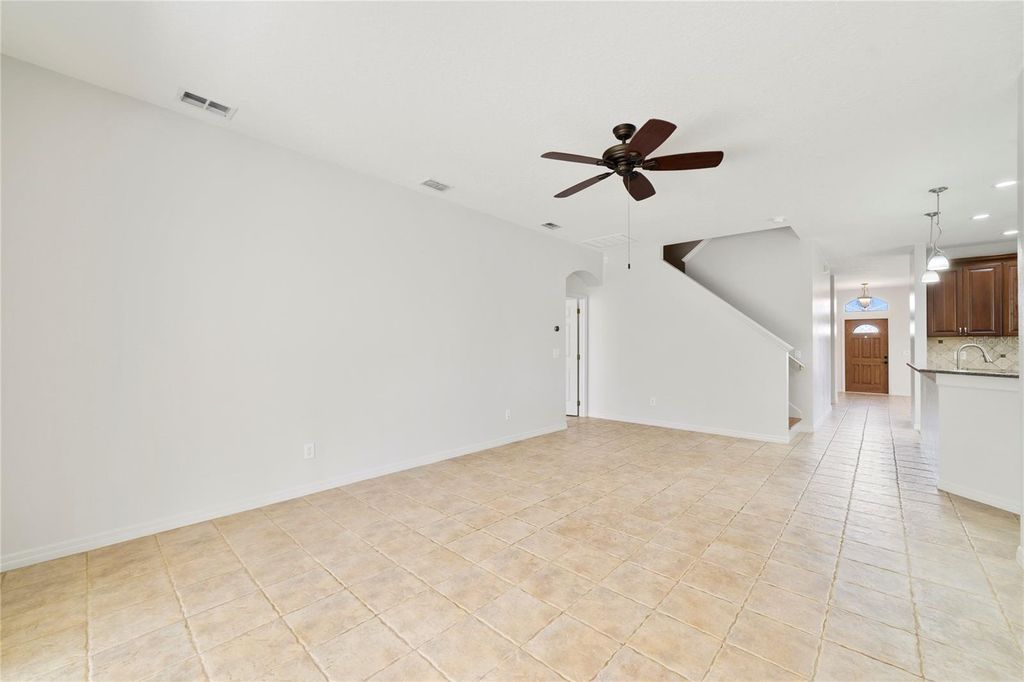 Image 12 of property listing at 1156 ROYAL SAINT GEORGE DRIVE, Orlando, FL 32828