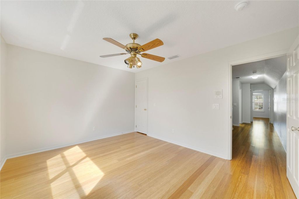 Image 25 of property listing at 1156 ROYAL SAINT GEORGE DRIVE, Orlando, FL 32828